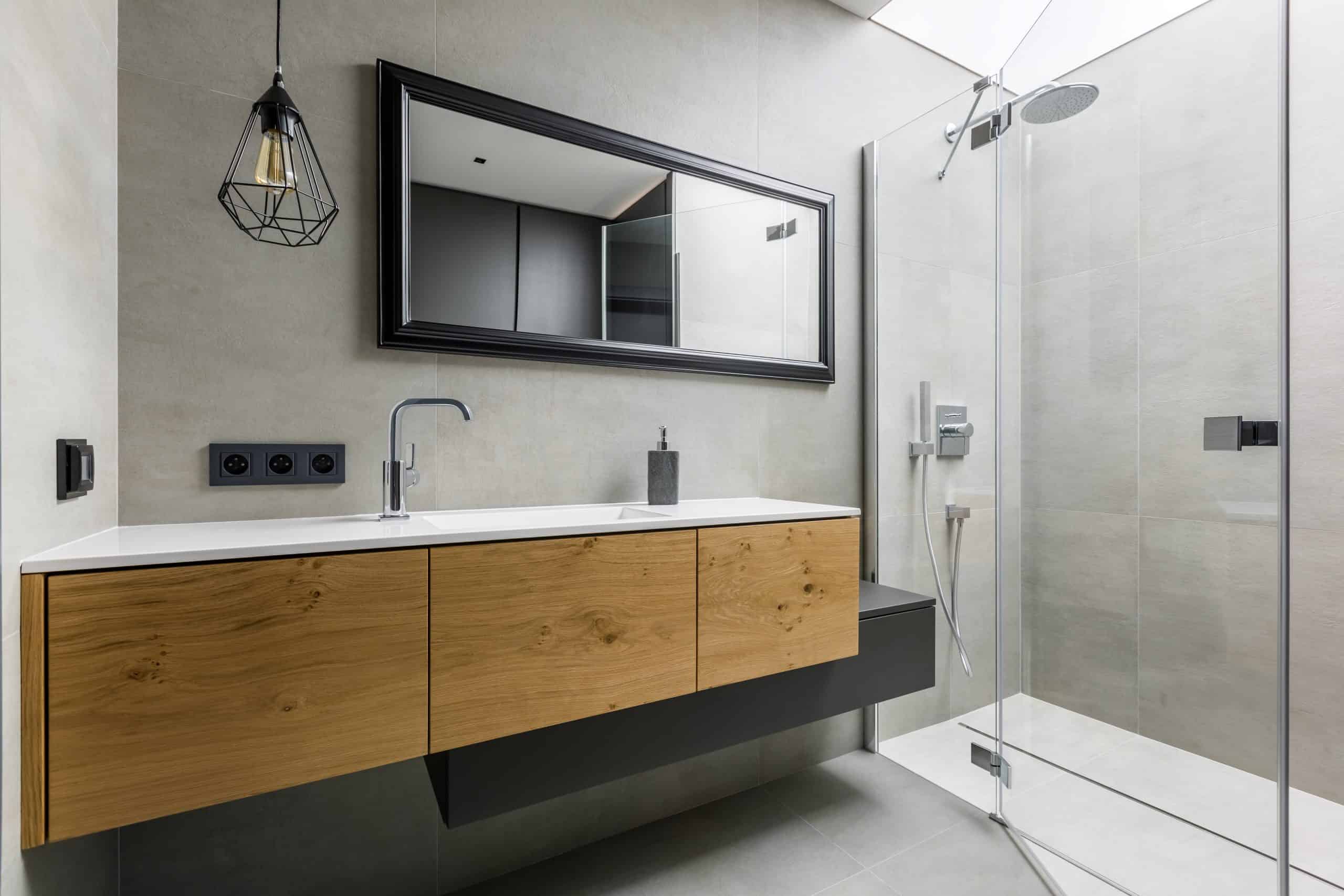 Aquashield BAthrooms - Modern bathroom with shower